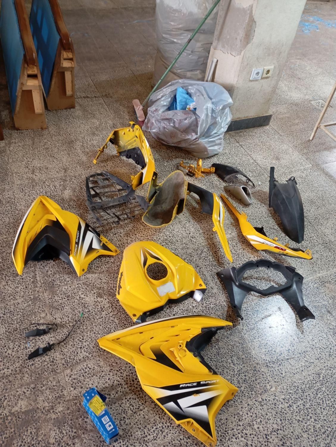 فلاپ موتور rs200|قطعات یدکی و لوازم جانبی|رشت, فخب|دیوار