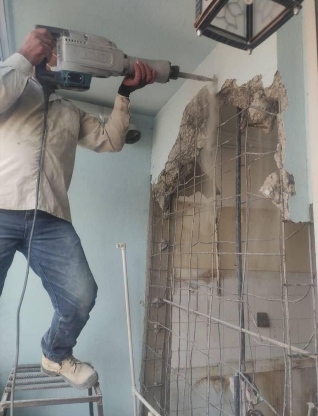 تخریب ساختمان، حمل نخاله|خدمات پیشه و مهارت|فولادشهر, B5|دیوار