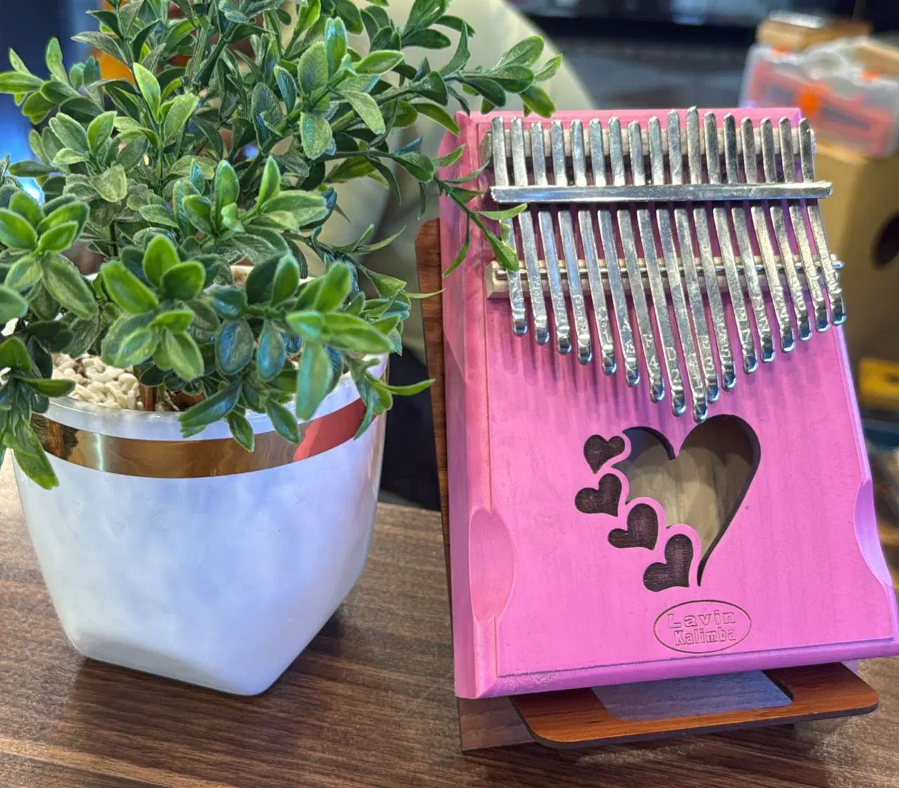 کالیمبا|سازهای سنتی|رباطکریم, رباطکریم|دیوار