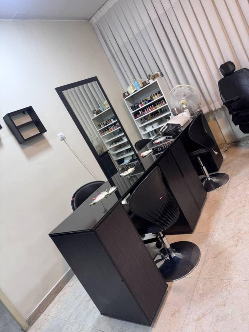 ناخن کار، دستیار رنگ و مواد، و اصلاح صورت|استخدام درمانی، زیبایی، بهداشتی|تهران, شمس‌آباد|دیوار