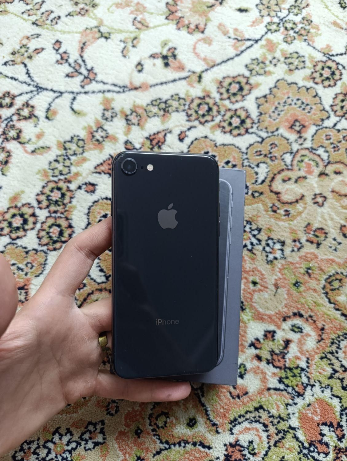 اپل iPhone 8 ۶۴ گیگابایت|موبایل|تهران, میدان انقلاب|دیوار