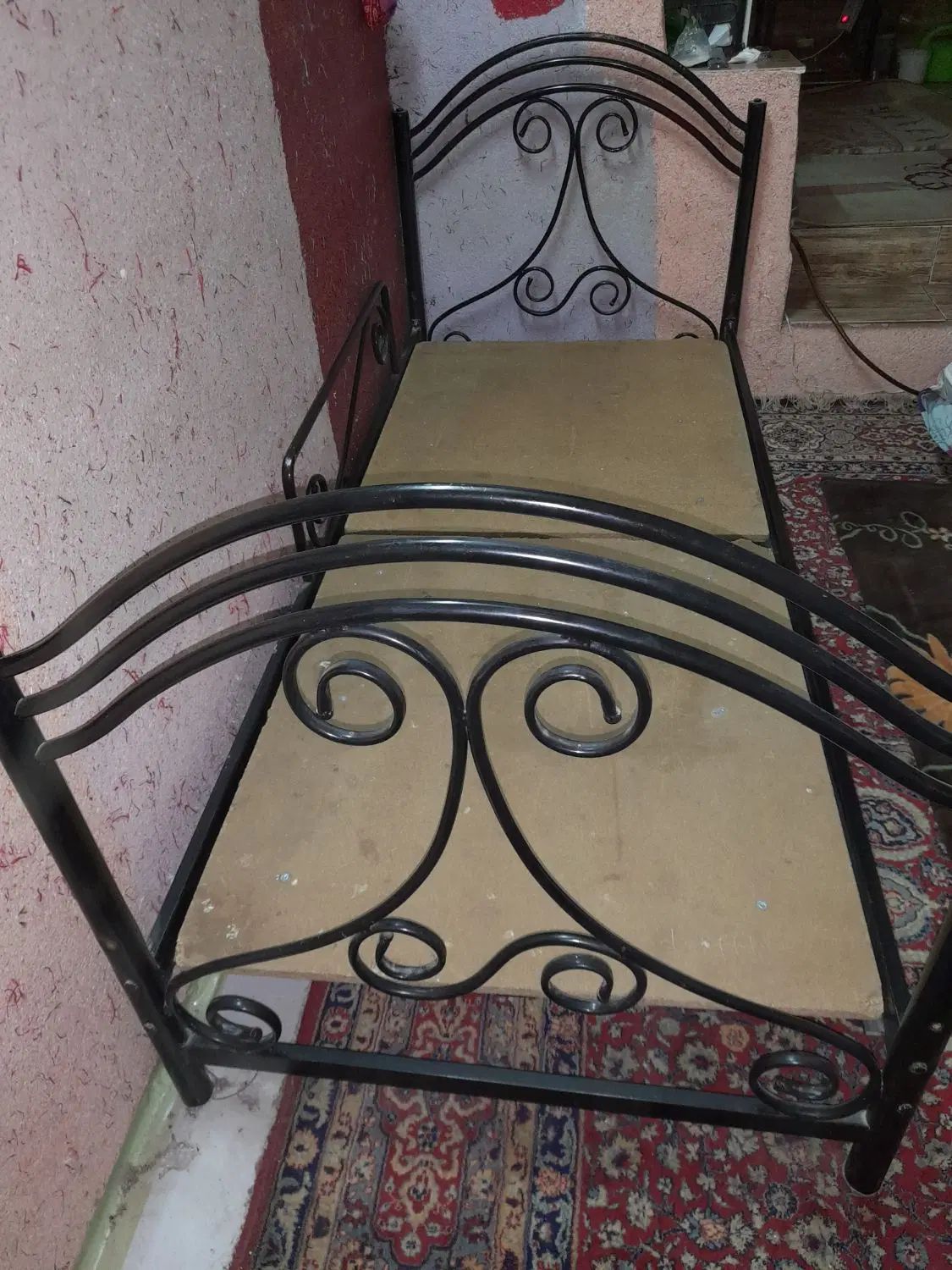 تخت فلزی یکنفره|تخت و سرویس خواب|مشهد, آبکوه|دیوار