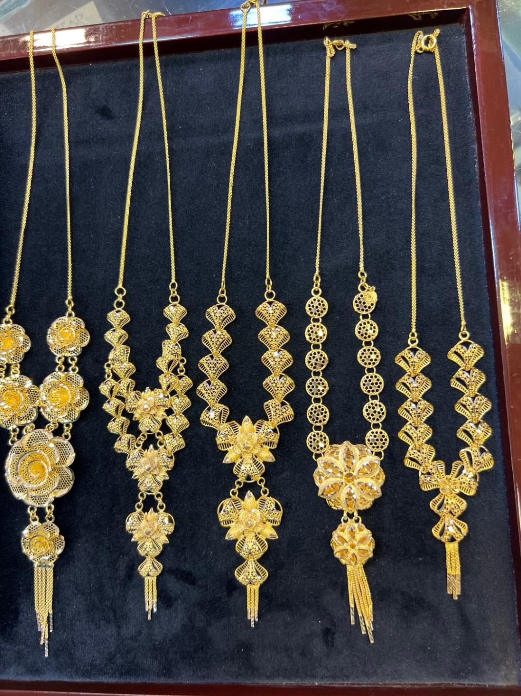 گردنبند های کلکته زیبا و نمادار|جواهرات|کاشان, بازار کاشان|دیوار