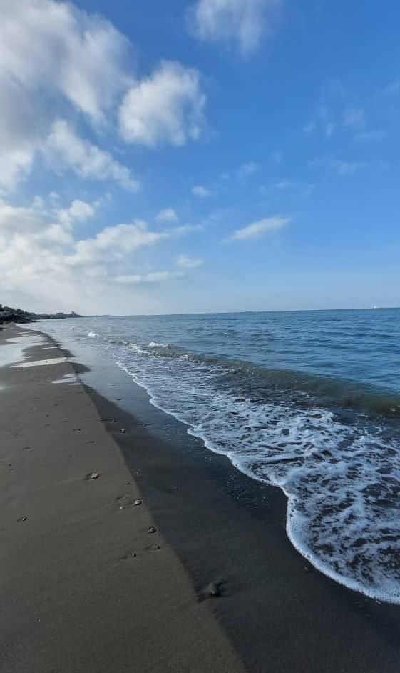 کلبه ویلایی سوئیسی کنار رودخانه و دریا|اجارهٔ کوتاه‌مدت ویلا و باغ|چالوس, |دیوار