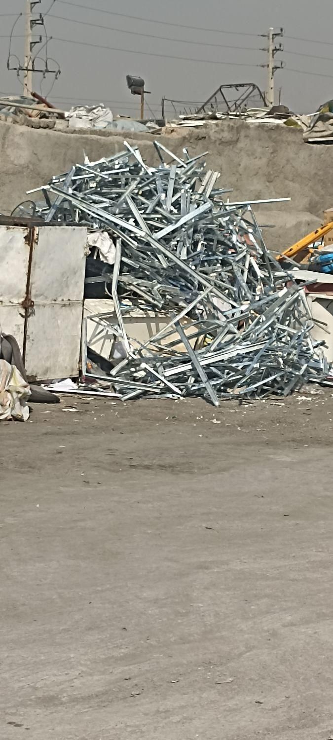 خریدار ضایعات آهن آلات و کارتن وغیره|خدمات پیشه و مهارت|تهران, شهرک دانشگاه|دیوار