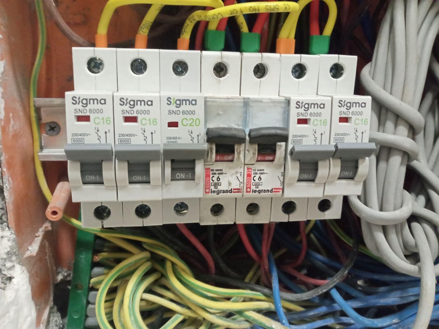 برق کشی ساختمان رفع اتصالی ونصب ایفون|خدمات پیشه و مهارت|یزد, |دیوار