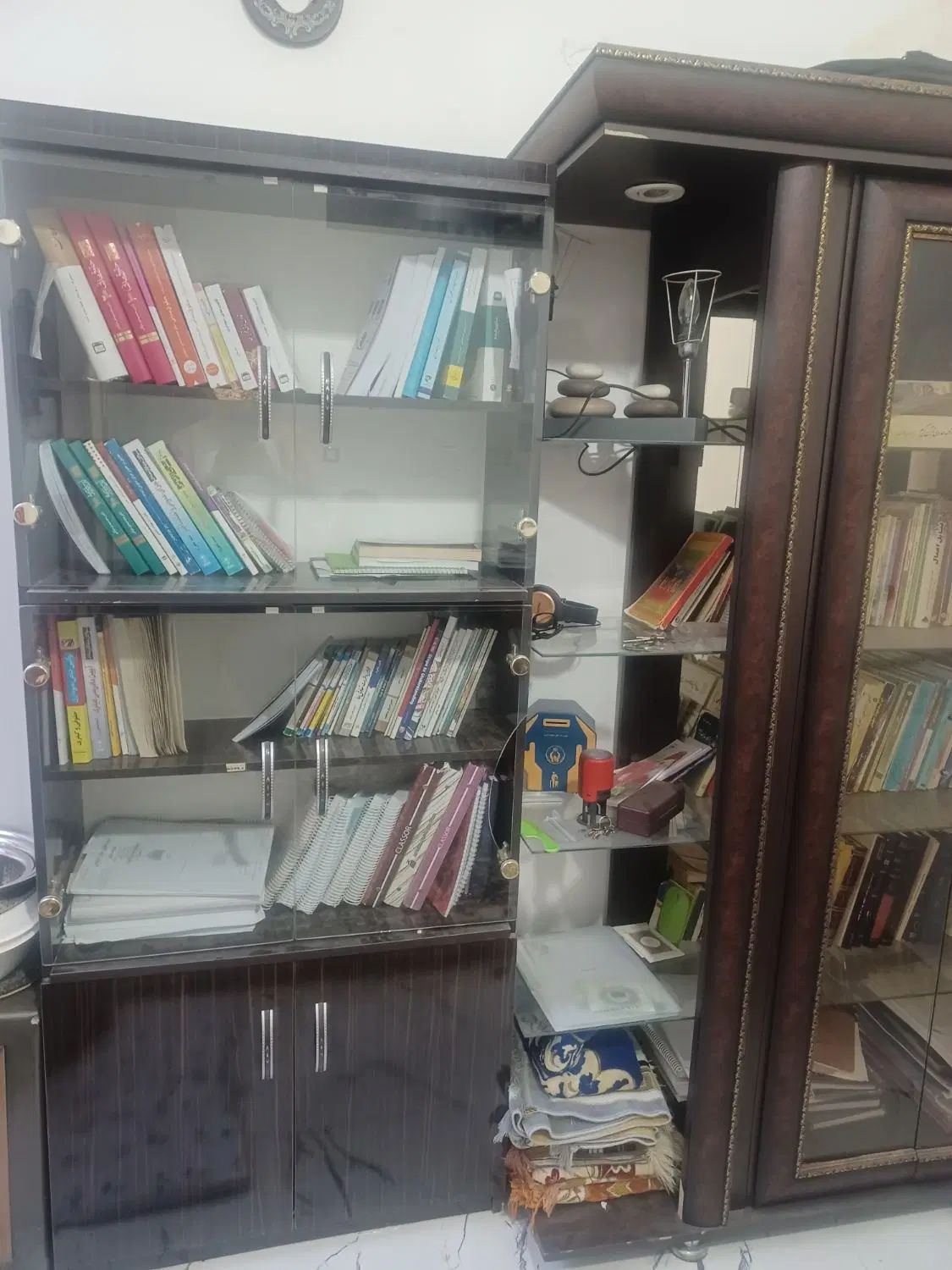 فروش یه بوفه با روکش چرم و یک کتابخانه در حد نوک|بوفه، ویترین، کنسول|تربت جام, نظامی|دیوار