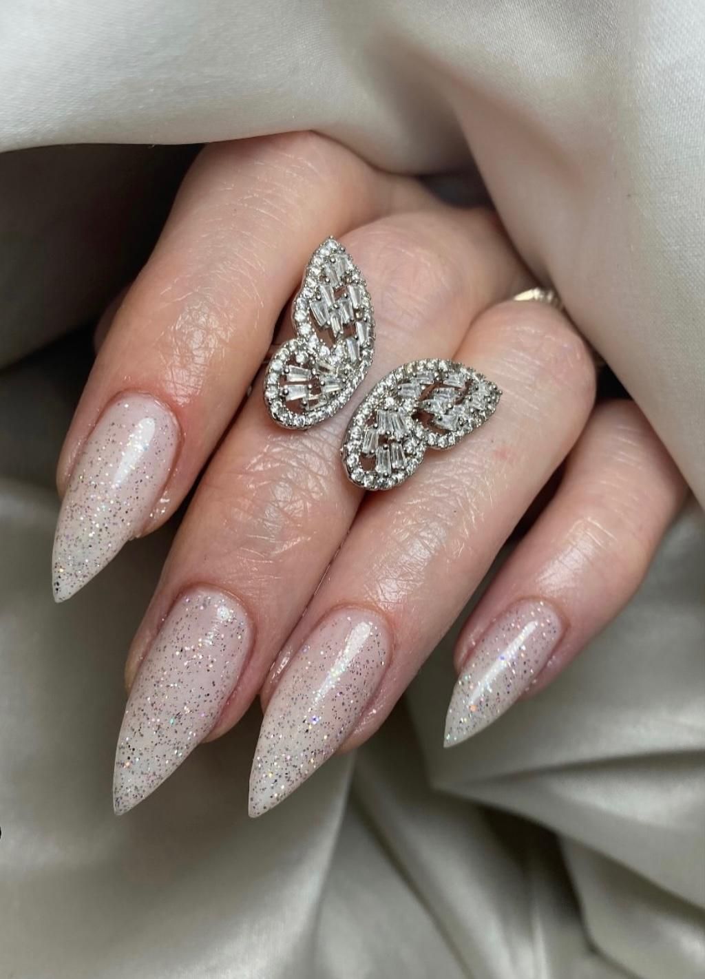 کاشت‌وترمیم‌ناخن|خدمات آرایشگری و زیبایی|رشت, معلم|دیوار