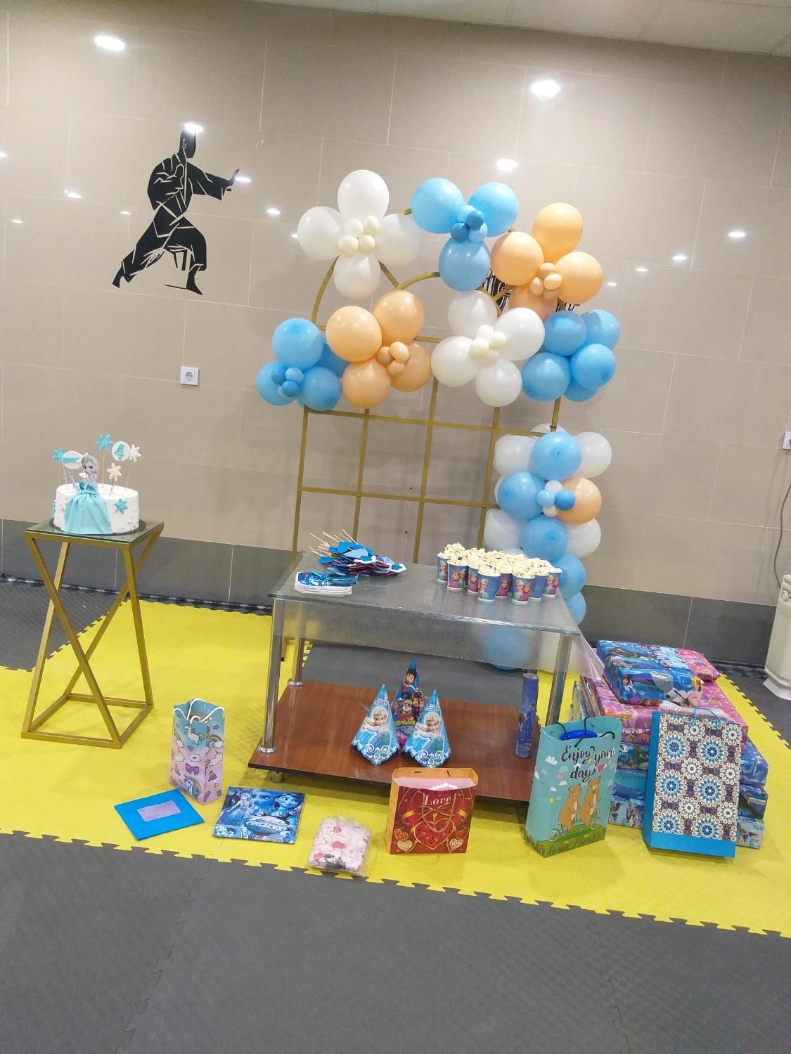 سرای بادکنک آرایی و دیزاین گل آرایی|خدمات پذیرایی، مراسم|قائن, |دیوار