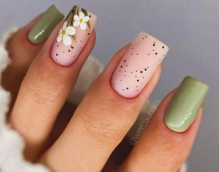 خدمات تخصصی ناخن ( متریال ژل)|خدمات آرایشگری و زیبایی|رشت, حاجی آباد|دیوار