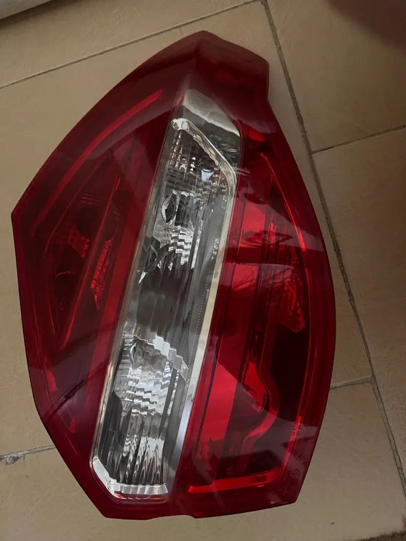 چراغ خطر برلیانس H320 سمت راست|قطعات یدکی و لوازم جانبی|کرج, فاز ۴ مهرشهر|دیوار