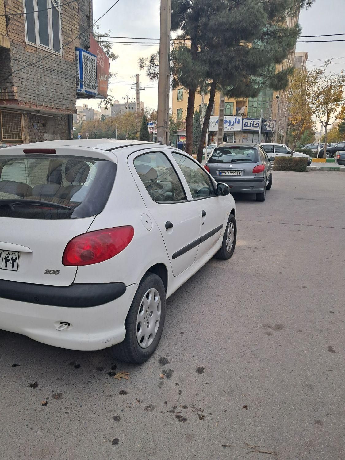 مدل ۱۳۹۴بدون رنگ وقسمتی از زیر اینه کارتی داری|خودرو سواری و وانت|مشهد, آزادشهر|دیوار
