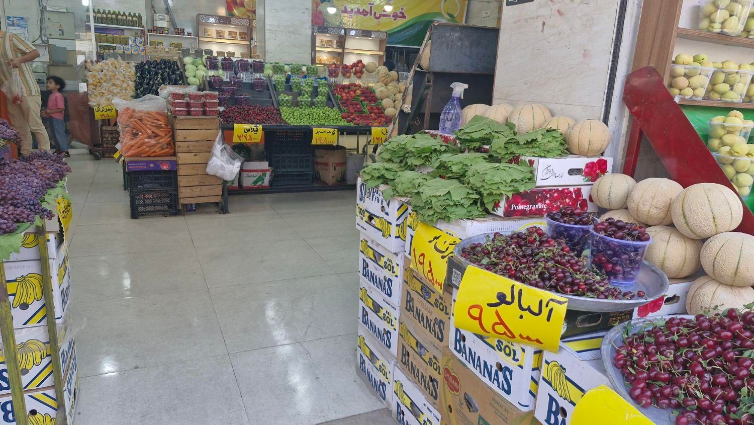 نیروی کار میوه فروشی|استخدام خدمات فروشگاه و رستوران|قروه, |دیوار
