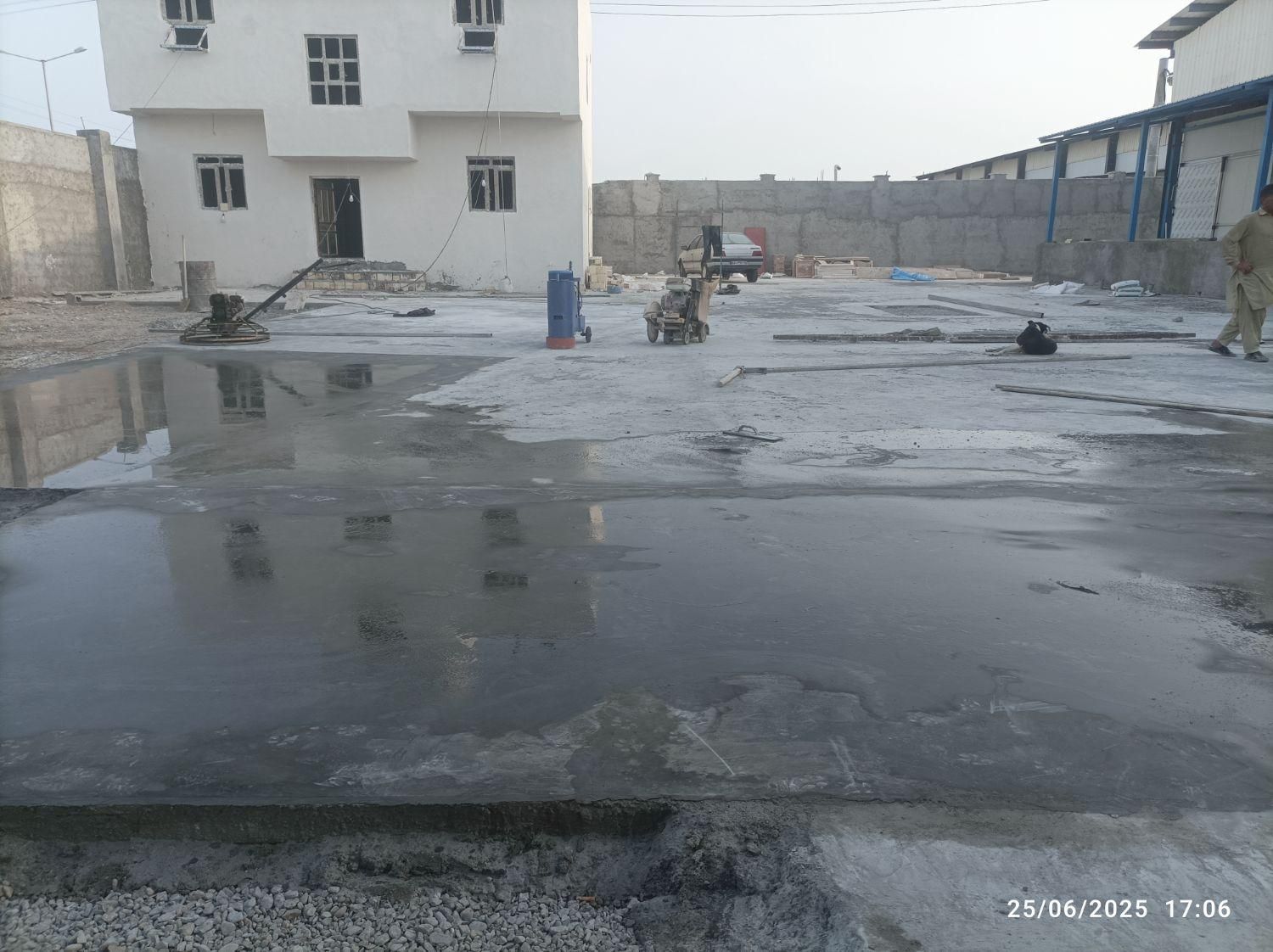 اجرای بتن محوطه با ماله پروانه‌ای|خدمات پیشه و مهارت|چابهار, |دیوار