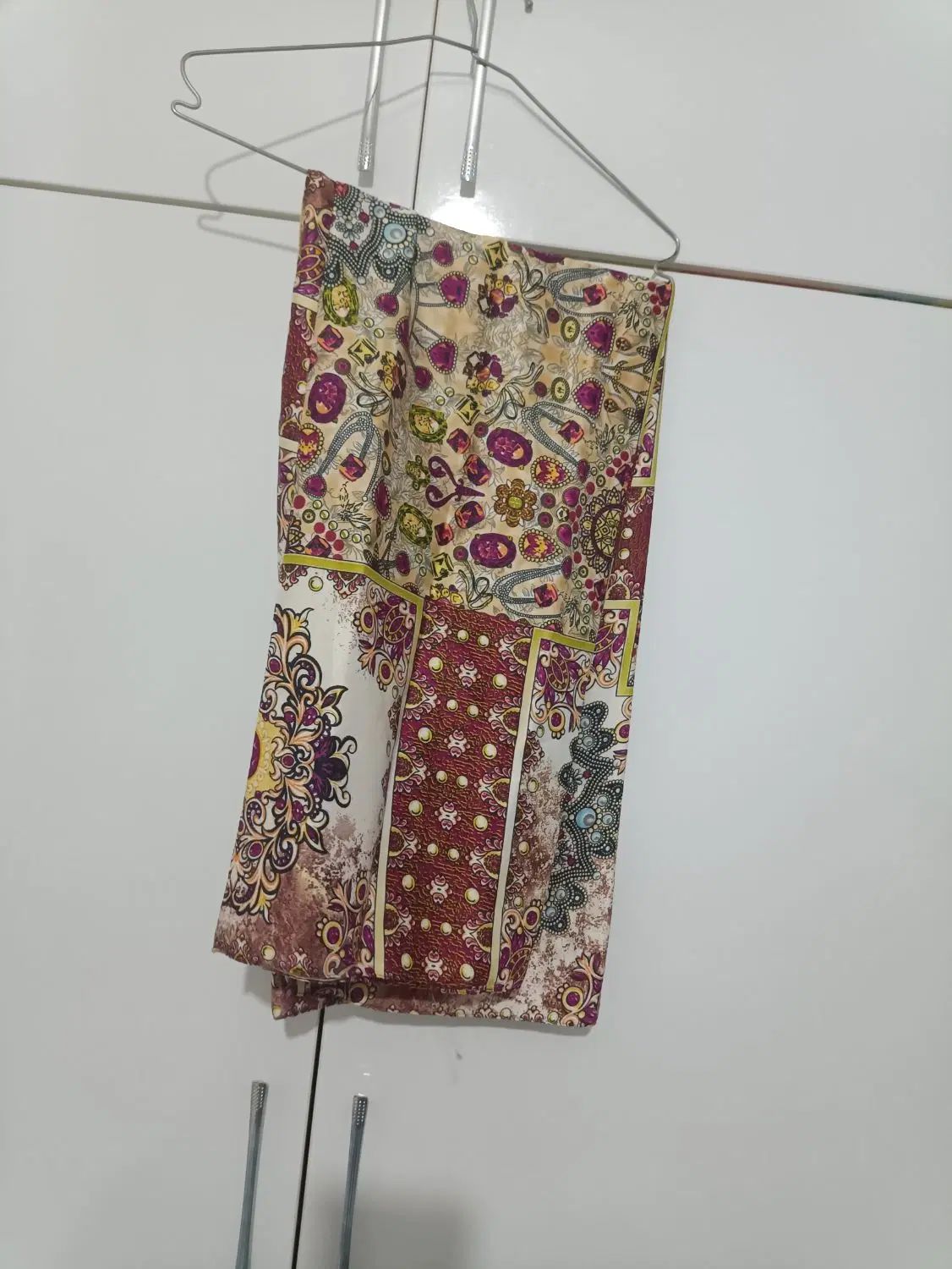 روسری|لباس|رشت, پیرکلاچای|دیوار