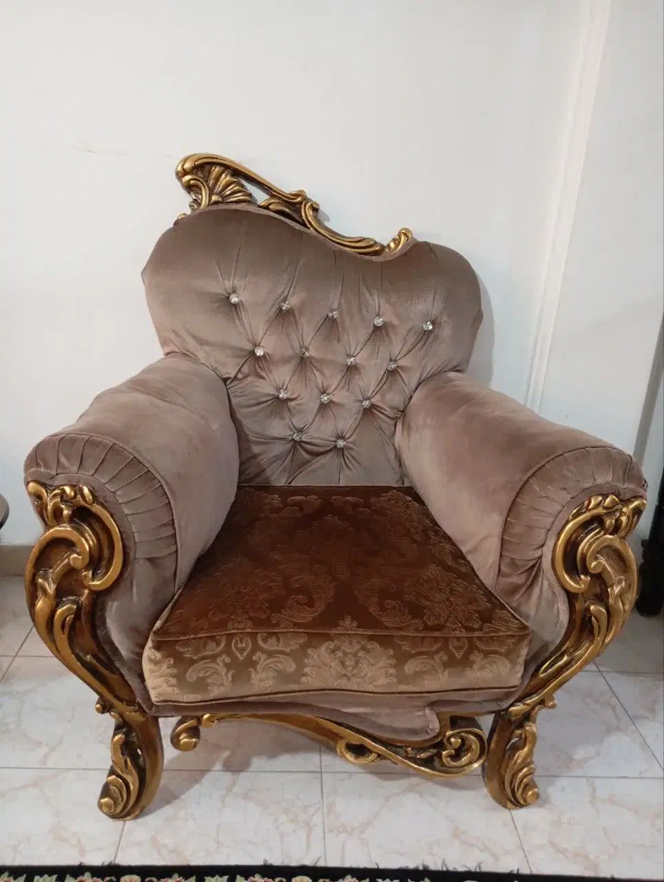 مبل کلاسیک 7نفره و کاناپه 5نفره همراه عسلی و بوفه|مبلمان خانگی و میز عسلی|هشتگرد, فاز ۱ مهستان|دیوار