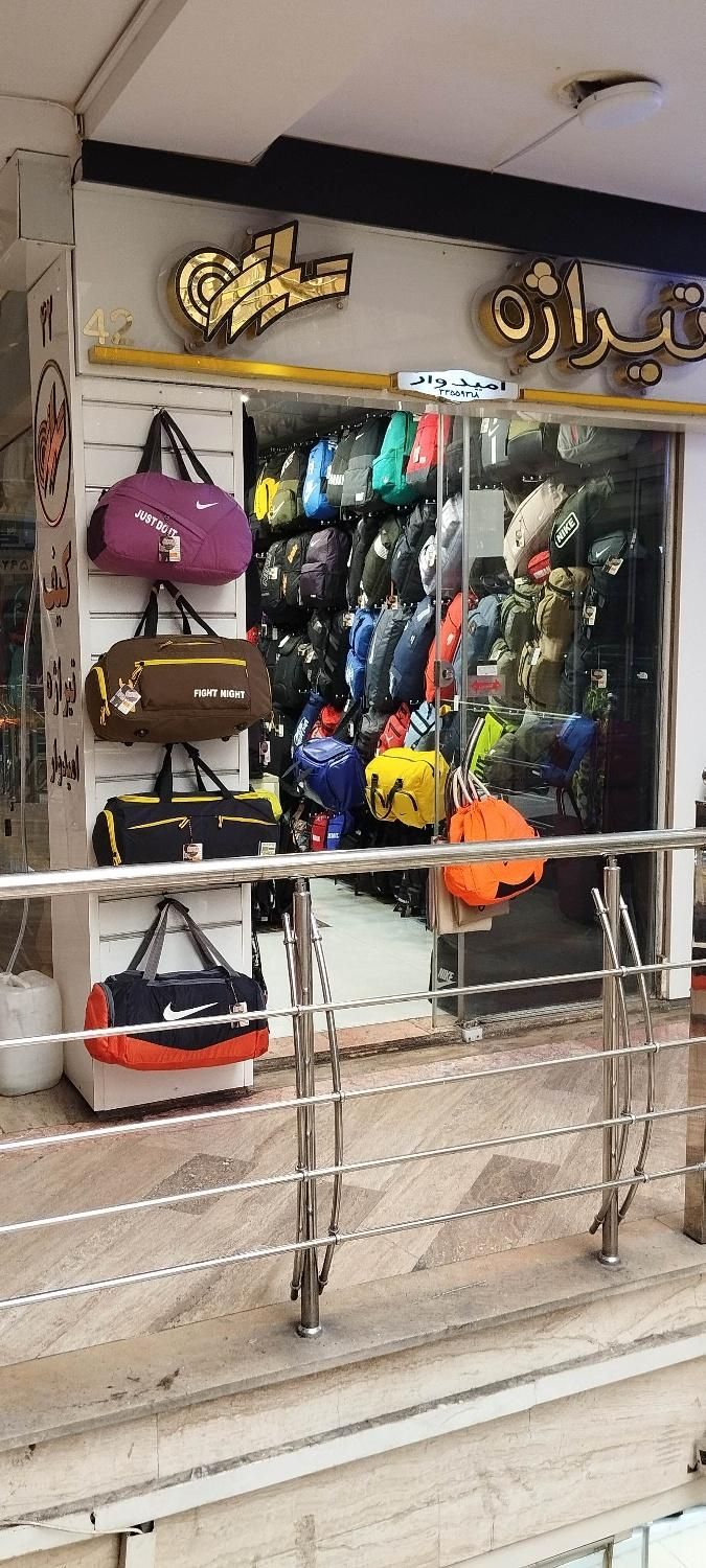 استخدام کارگر ساده آقا جهت کار در انبار کیف|استخدام خدمات فروشگاه و رستوران|تهران, امین حضور|دیوار