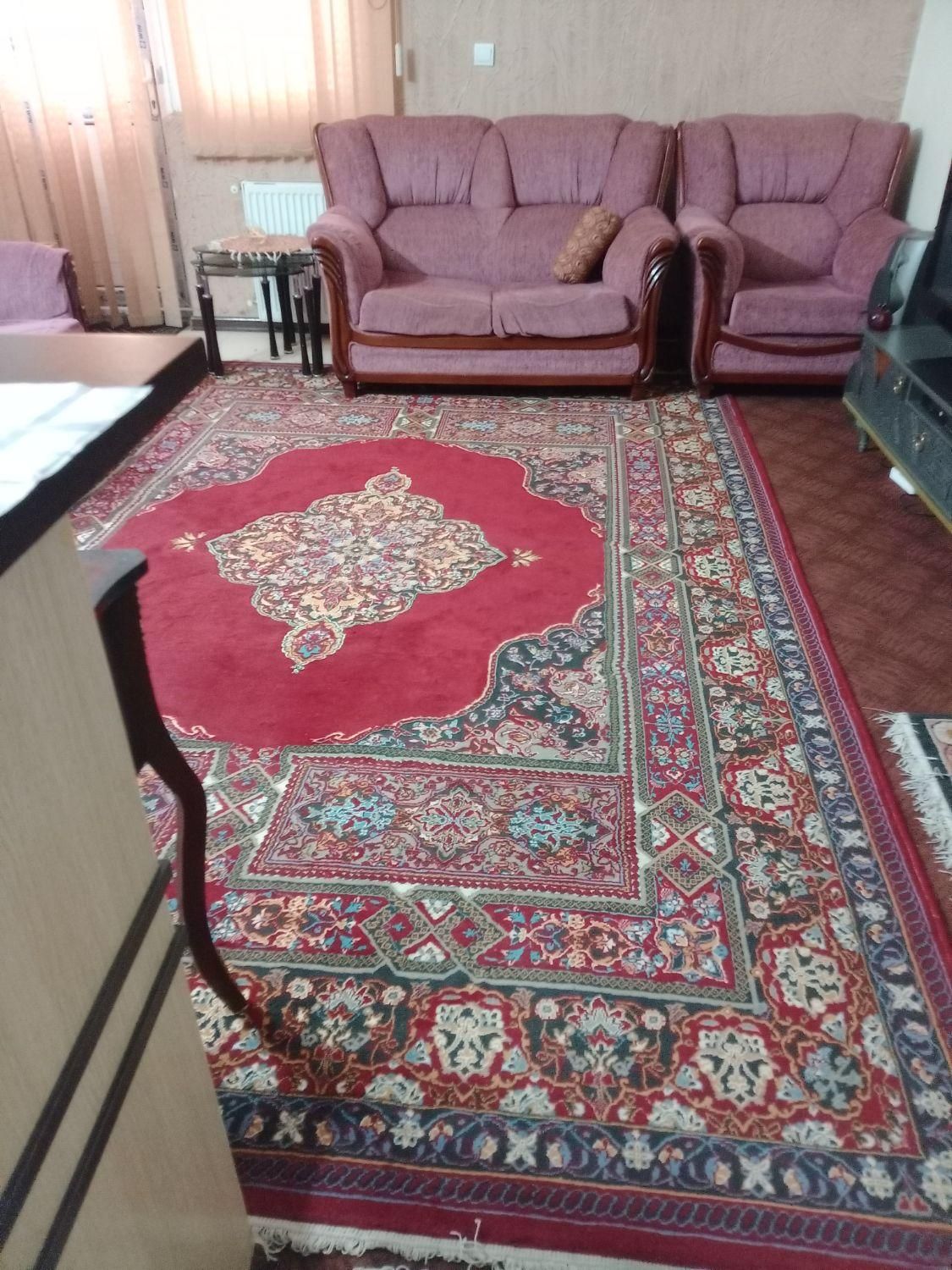یک جفت فرش لاکی بفروش میرسد|فرش|صدرا-فارس, فاز ۱|دیوار