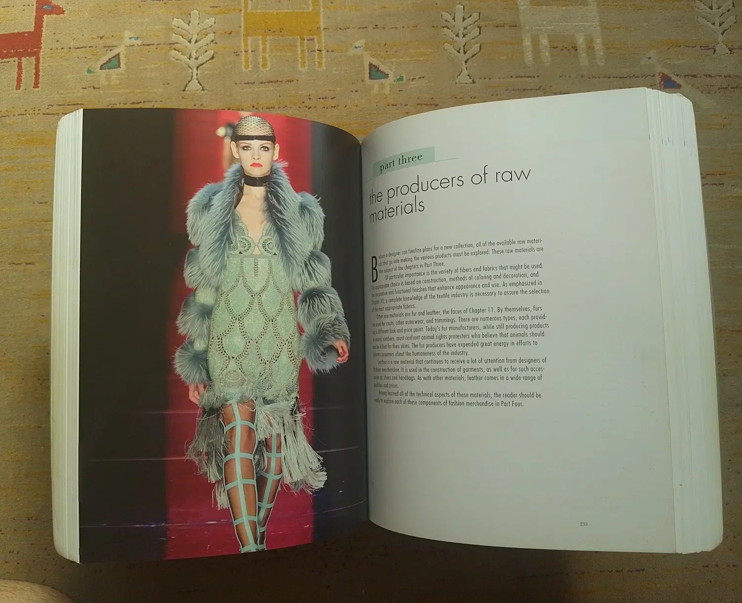 کتاب جهان فشن ( The World of Fashion)|کتاب و مجله آموزشی|تهران, قلمستان|دیوار