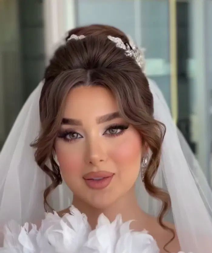 میکاپ و شنیون عروس و همراهی با تخفیف ویژه|خدمات آرایشگری و زیبایی|کرمان, |دیوار
