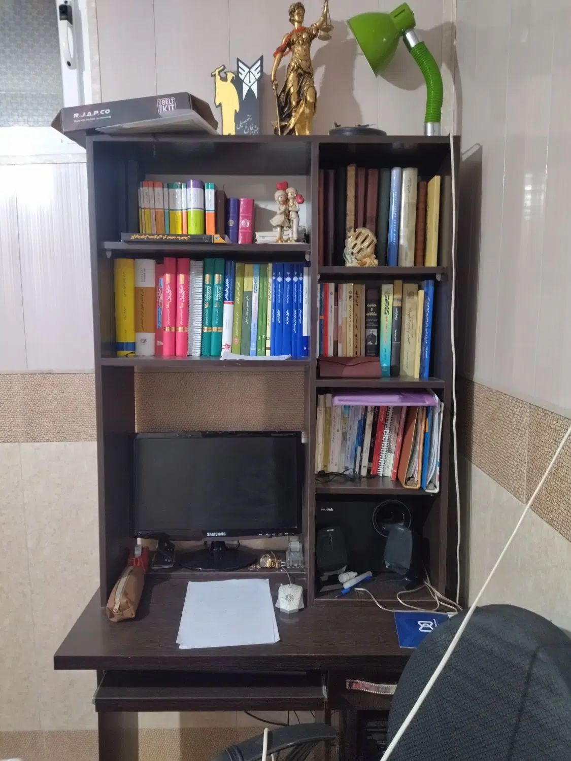 میز تحریر کتابخانه دار همراه با صندلی تمیز وسالم|میز تحریر و کامپیوتر|اصفهان, شیخ اشراق|دیوار