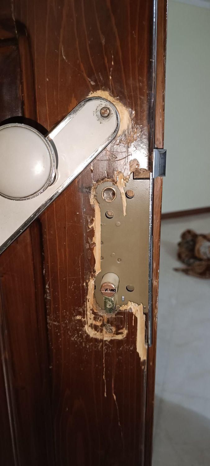 تعمیرات درب چوبی درمنزل|خدمات پیشه و مهارت|کرج, حسینآباد|دیوار