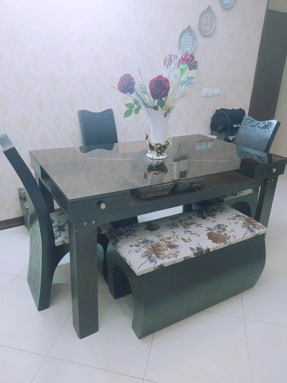 مبل ۱۱نفره و میز ناهاری و بوفه منبت کاری شده|مبلمان خانگی و میز عسلی|کرج, ساسانی (قلمستان)|دیوار