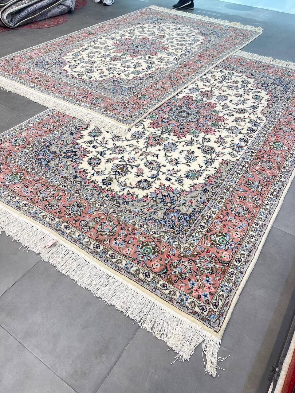 فرش دستباف( بساک ) جفت ۶ متریه حاشیه رنگی یزد|فرش|مشکیندشت, |دیوار