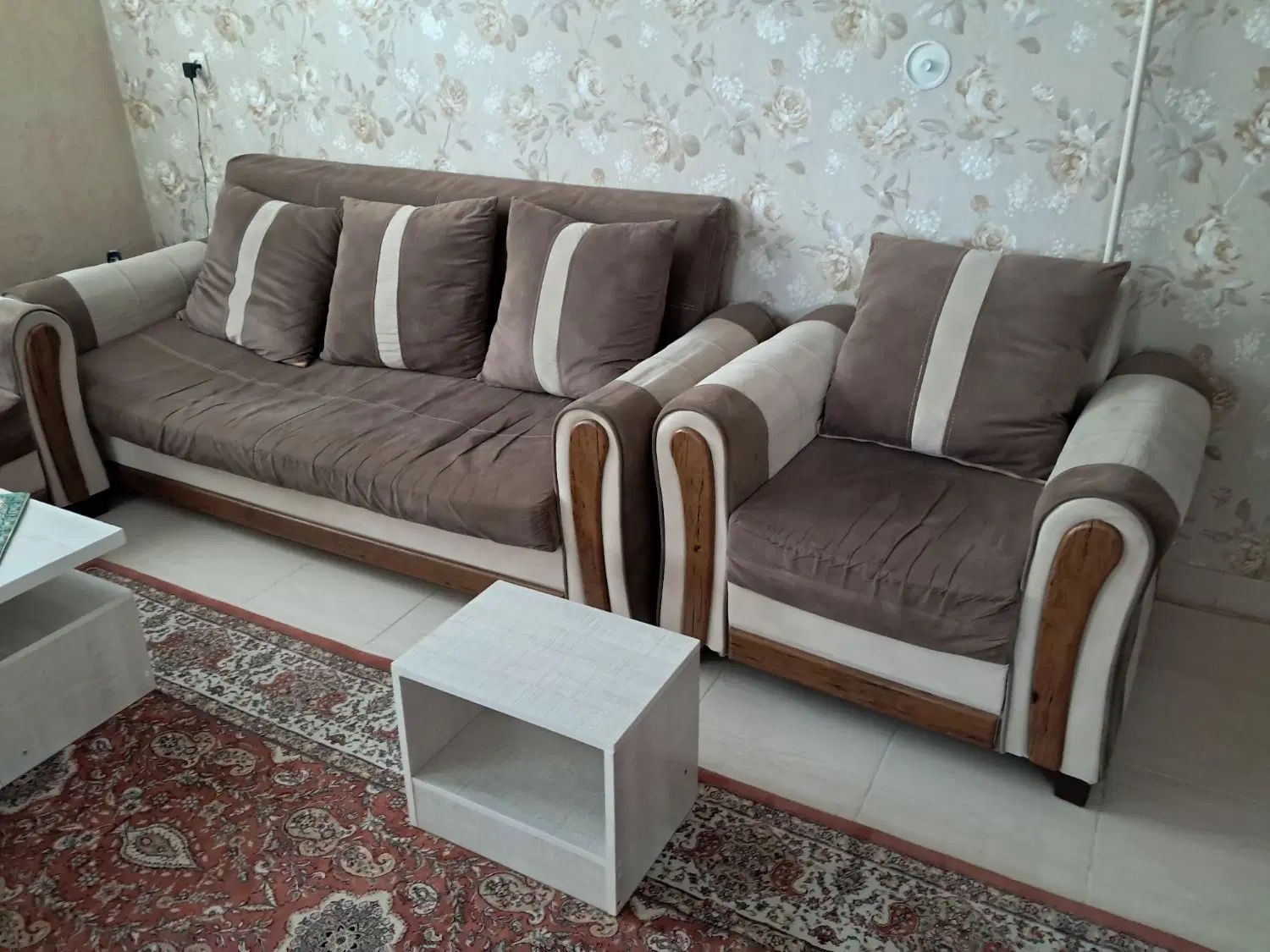 مبل راحتی یک دو نفره و دوتا تک نفره با میز وسط|مبلمان خانگی و میز عسلی|اسدآباد, |دیوار