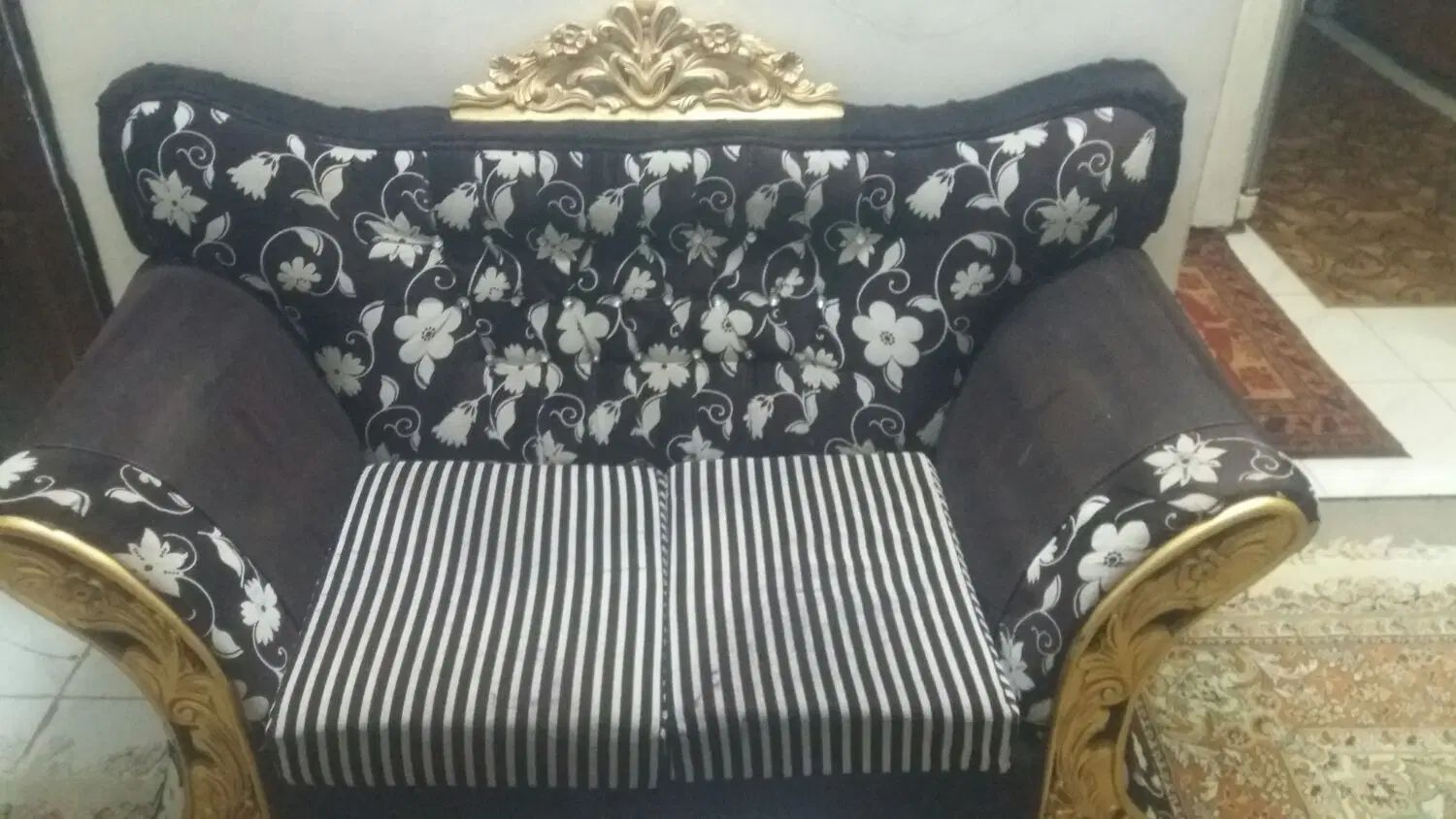 مبل ۴ نفره|مبلمان خانگی و میز عسلی|مشهد, گاز|دیوار