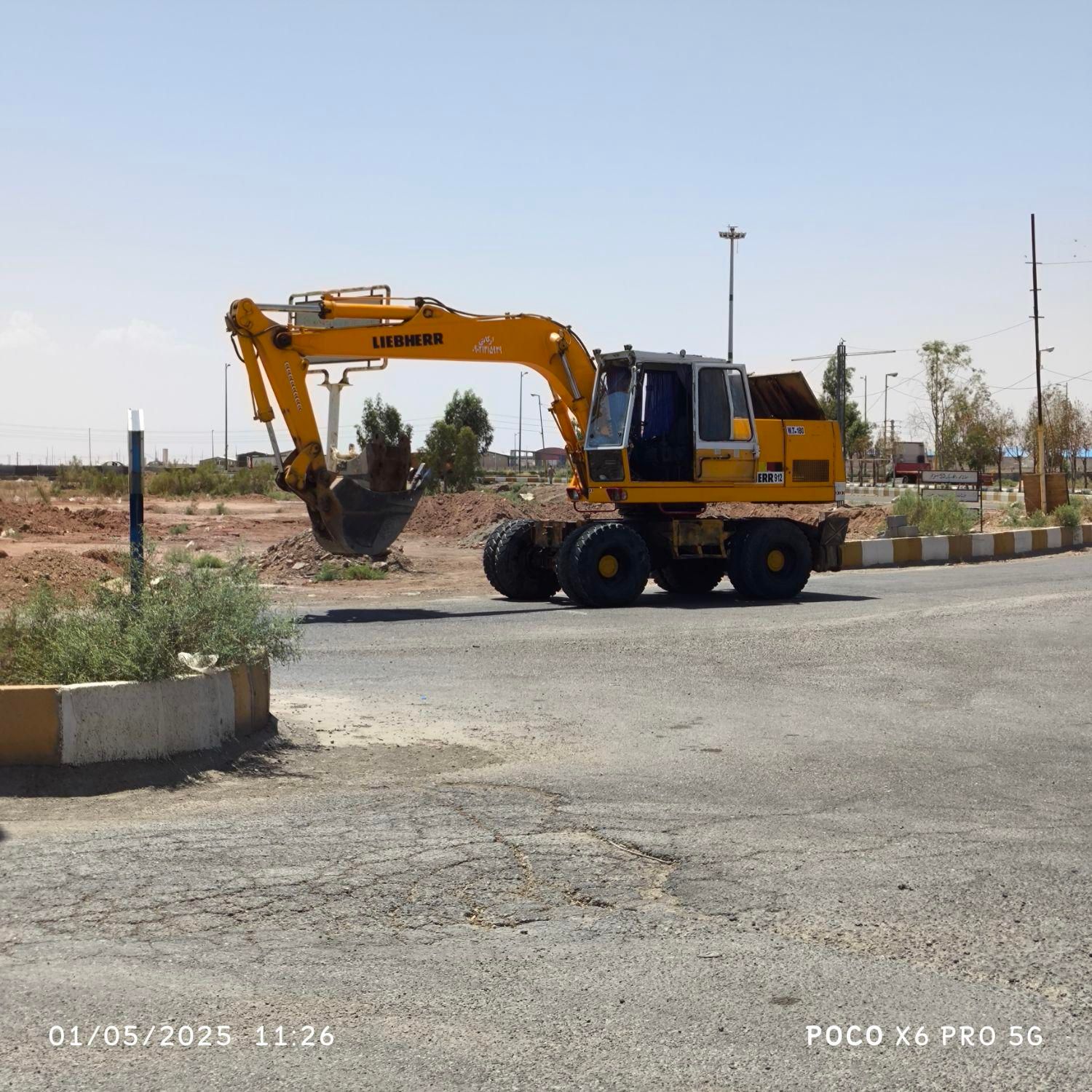 بیل مکانیکی لاستیکی پیکور و تخریب ساختمان|خدمات حمل و نقل|گرمسار, |دیوار