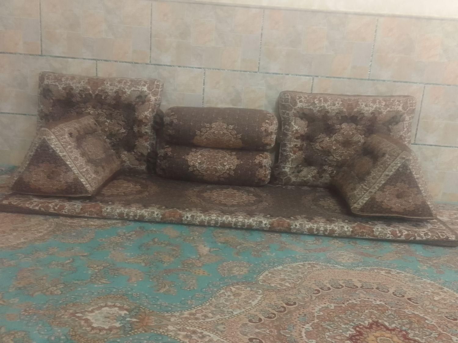 ۲عدد کنار ه۴تا پشتی ۴تا لوله ای ۴تا سه گوشه|پشتی|رفسنجان, |دیوار