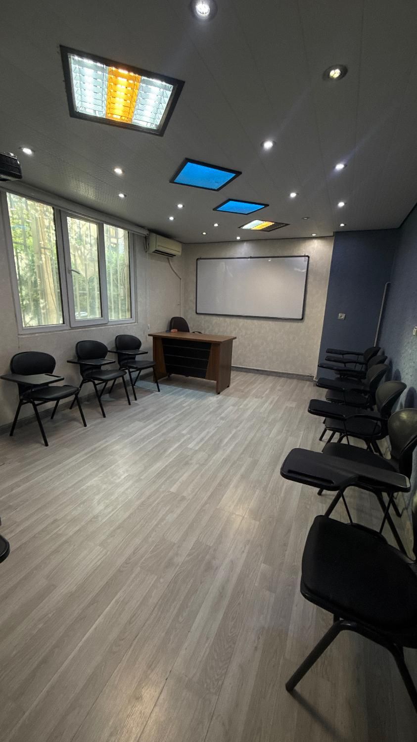 اجاره کلاسهای آموزشی|اجارهٔ کوتاهمدت دفتر کار و فضای آموزشی|کرج, عظیمیه|دیوار