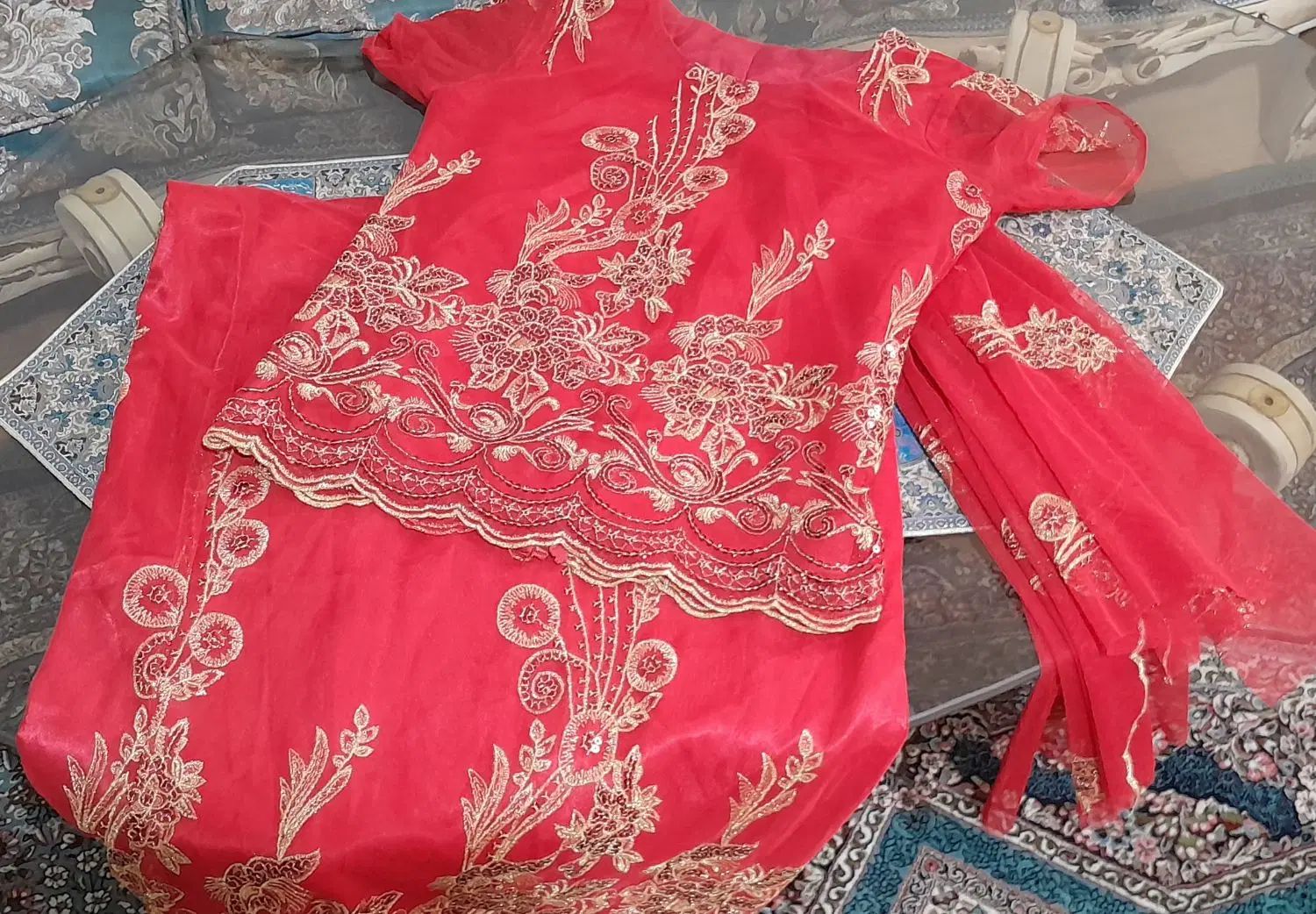 لباس مجلسی|لباس|کرج, باغستان|دیوار