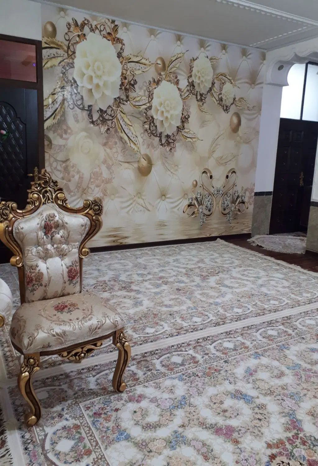 مبل سلطنتی ۹نفره  چوب گردو با میز و گل میز|مبلمان خانگی و میز عسلی|مرودشت, فاز اول شهرک فرهنگیان|دیوار