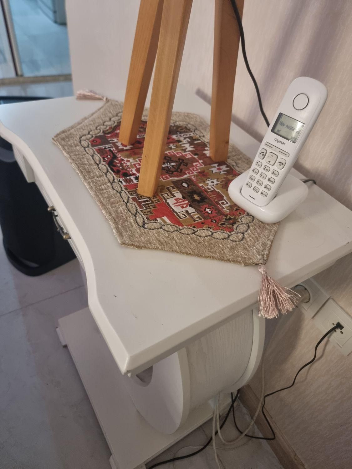 میز تلفن چوبی به همراه آباژور|میز تلفن|تهران, پونک|دیوار