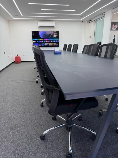 اجاره روزانه دفتر کار ۴۰متری در قدوسی غربی|اجارهٔ کوتاهمدت دفتر کار و فضای آموزشی|شیراز, قدوسی غربی|دیوار