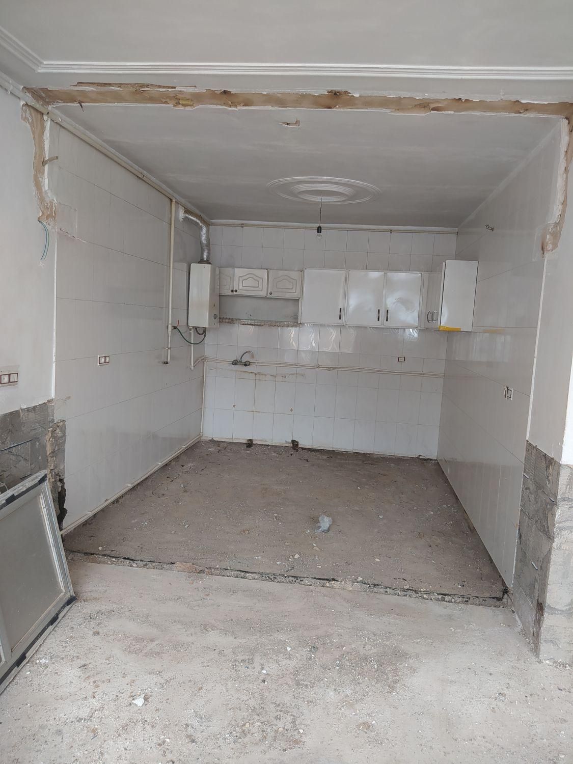 انجام انواع تخریب ساختمان کلی و جزئی|خدمات پیشه و مهارت|ساوه, |دیوار