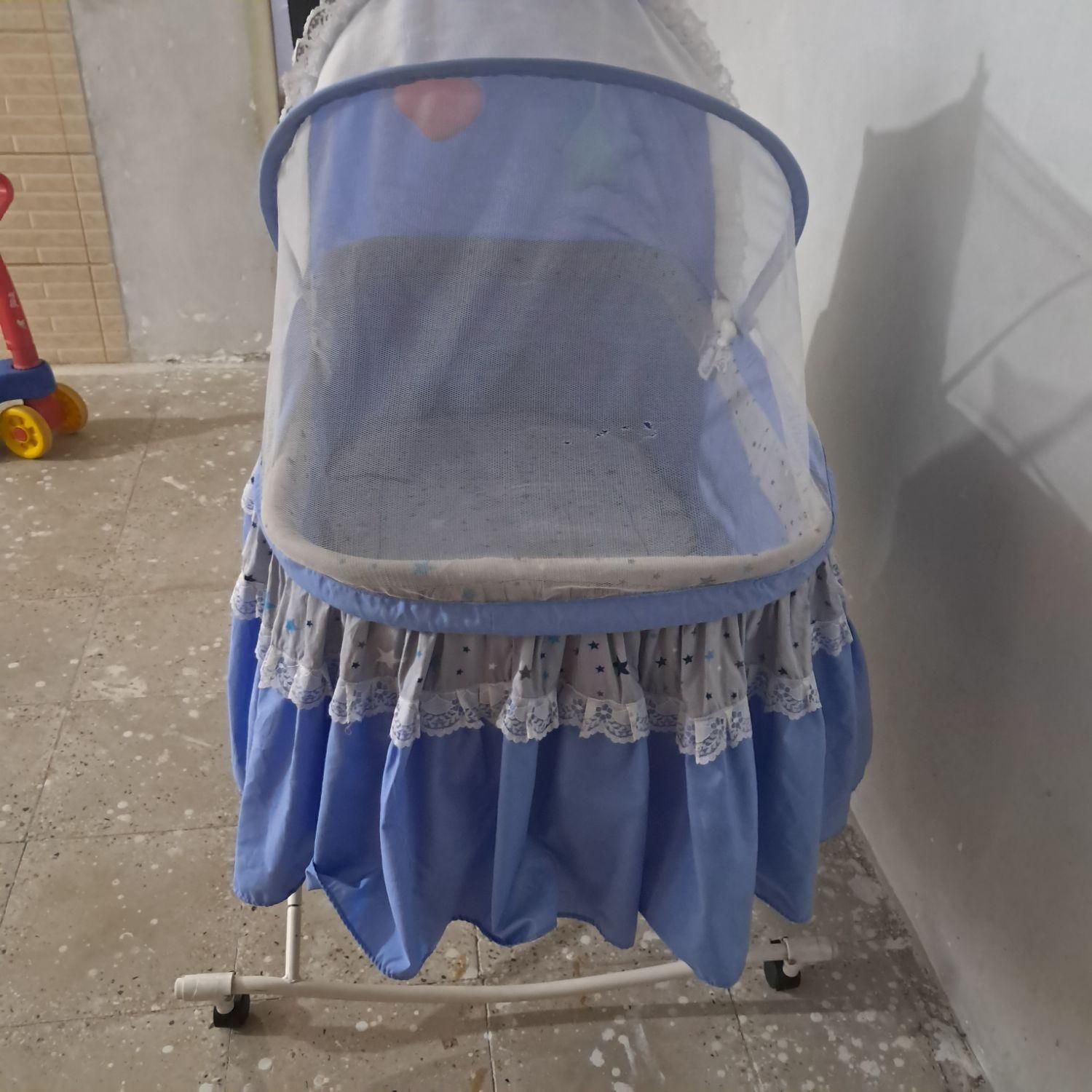 تخت نوزاد تمیز و سالم کم استفاده شده|تخت و سرویس خواب|پاکدشت, پاکدشت (مامازند)|دیوار