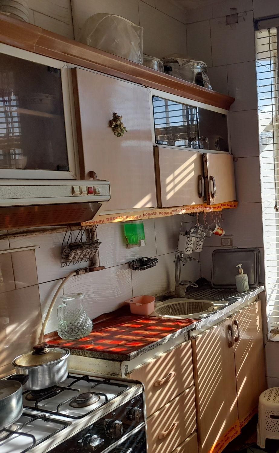 کابینت فلزی جنس درجه یک قدیم|آب‌چکان و نظم‌دهنده ظروف|نیشابور, فضل|دیوار