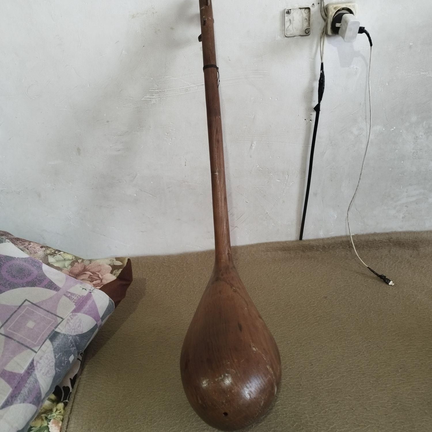 دمبوره  یا دوتار|سازهای سنتی|بومهن, |دیوار