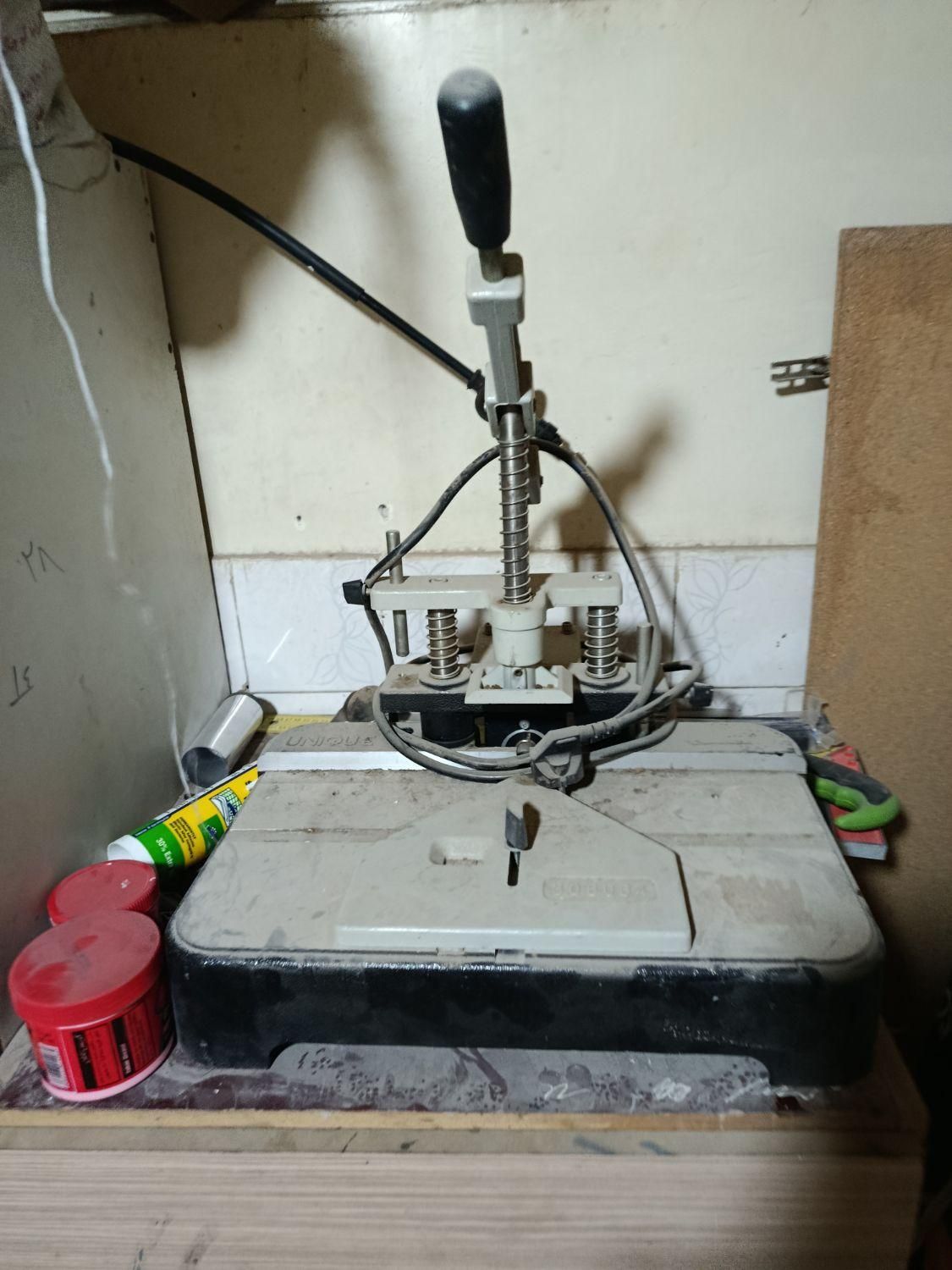 دم چلچله|ابزارآلات|کرج, ساسانی (قلمستان)|دیوار