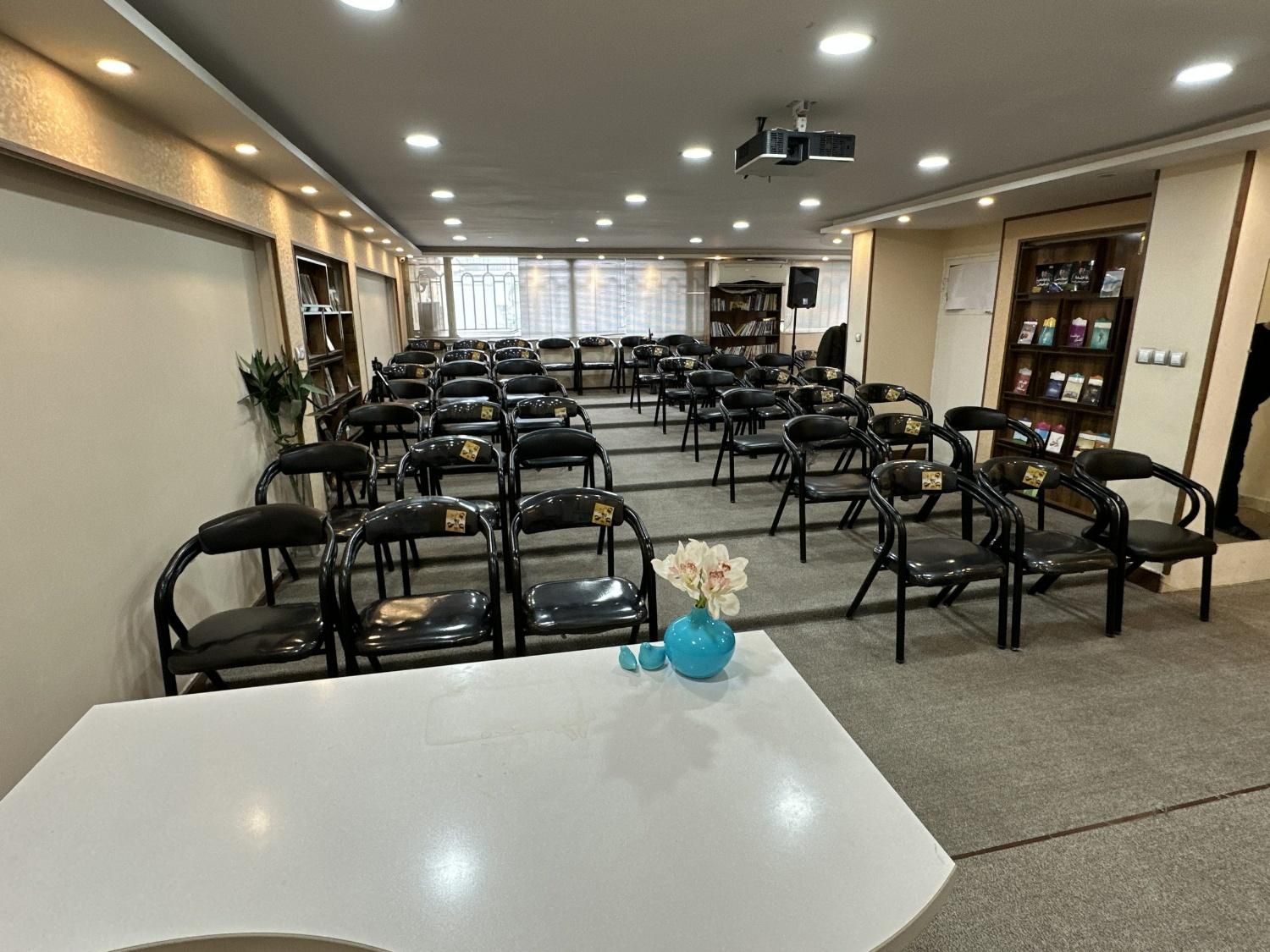 اجاره فضای آموزشی، در قلب مشهد|اجارهٔ کوتاهمدت دفتر کار و فضای آموزشی|مشهد, بهشت|دیوار