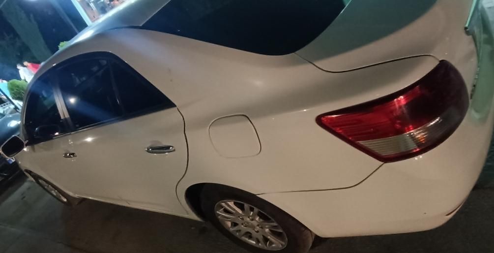 آریو اتوماتیک 1600cc، مدل ۱۳۹۴|خودرو سواری و وانت|شیراز, معالی‌آباد|دیوار