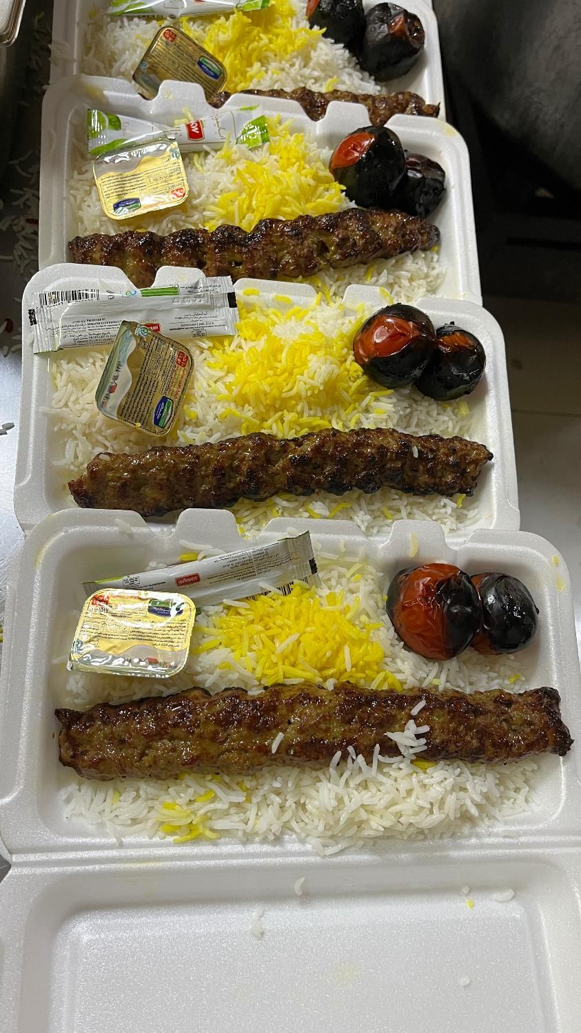 به یکنفر آشپز مسلط به کوبیده ویکنفر خانم جهت صندوق|استخدام خدمات فروشگاه و رستوران|تهران, سلسبیل|دیوار