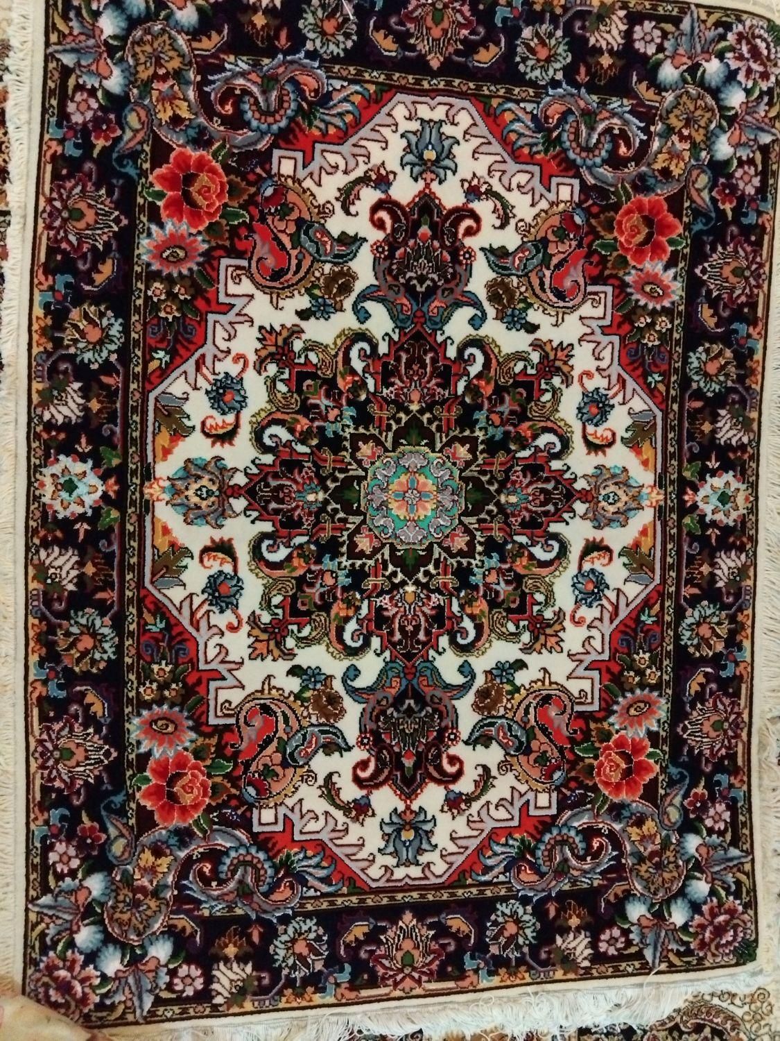 فرش دست بافت اندازه ۹۰ در یک و بیست ریز بافت|فرش|تبریز, |دیوار