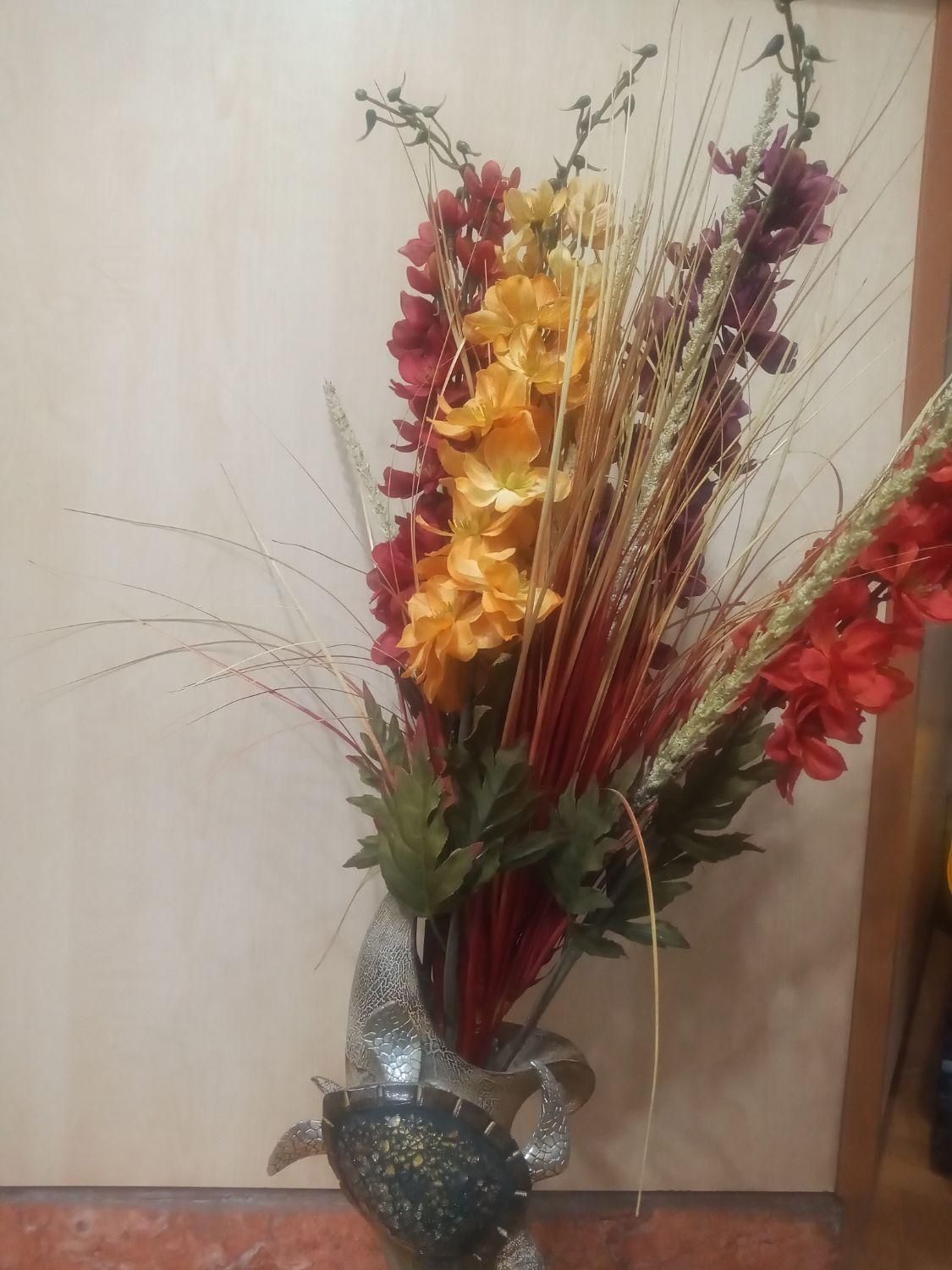 گلدان تزئینی زیبا با گل شب بو تمیز وسالم|گل مصنوعی|تهران, کوثر|دیوار