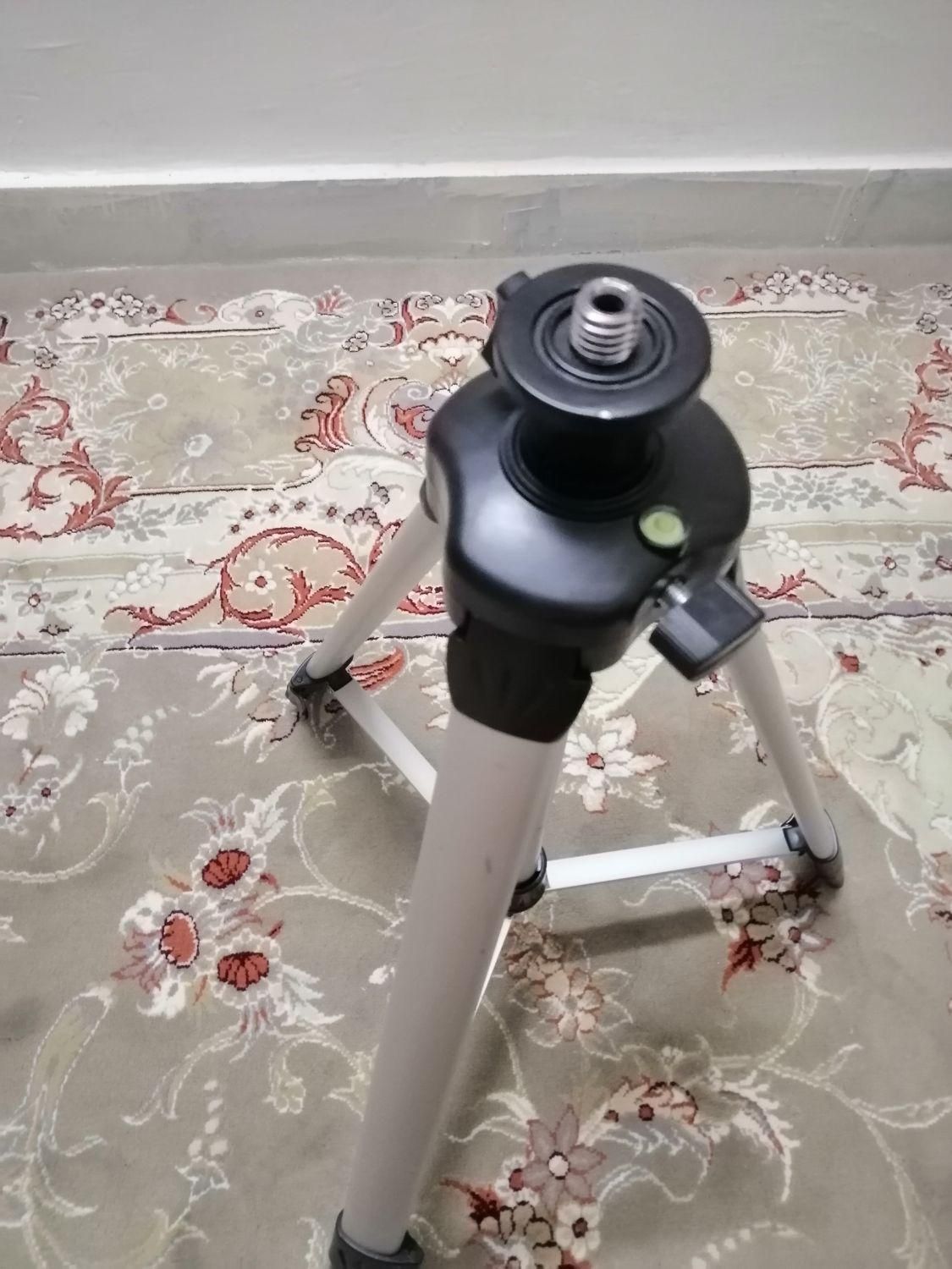 پایه دوربین  آلمینیوم تمیز در حد نو|دوربین عکاسی و فیلم‌برداری|دماوند, دماوند|دیوار