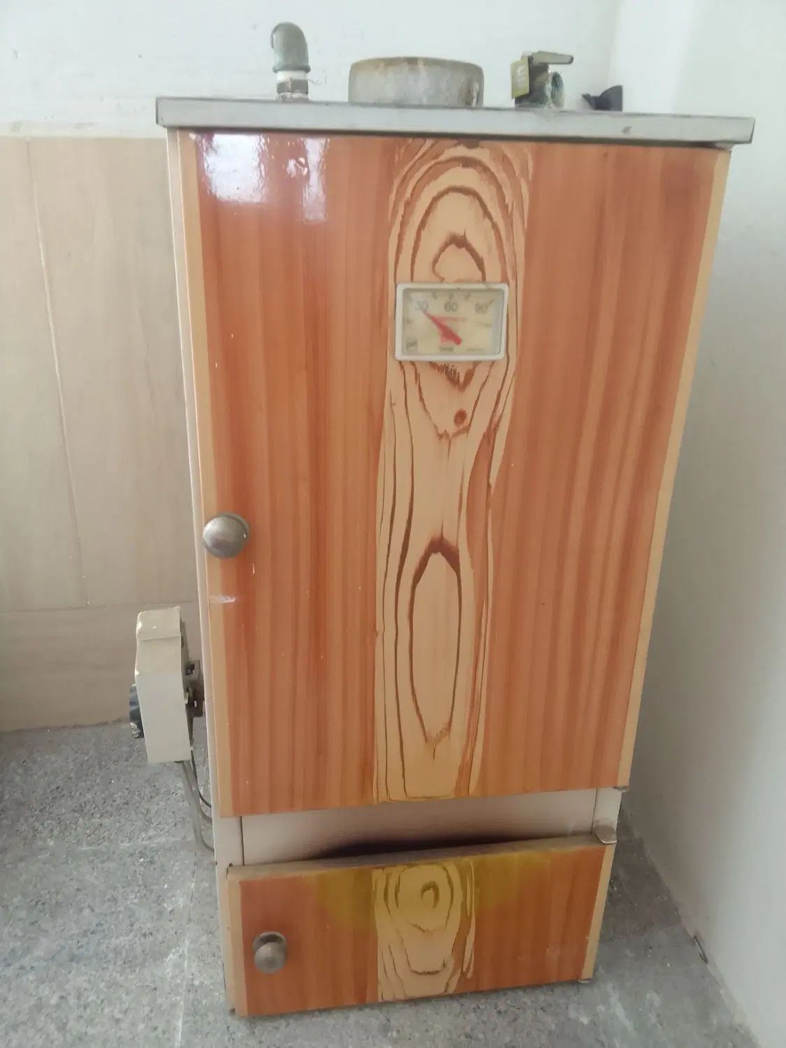 آبگرمکن دیواری  سالم و خوب|آبگرمکن، پکیج، شوفاژ|مشهد, راه آهن|دیوار