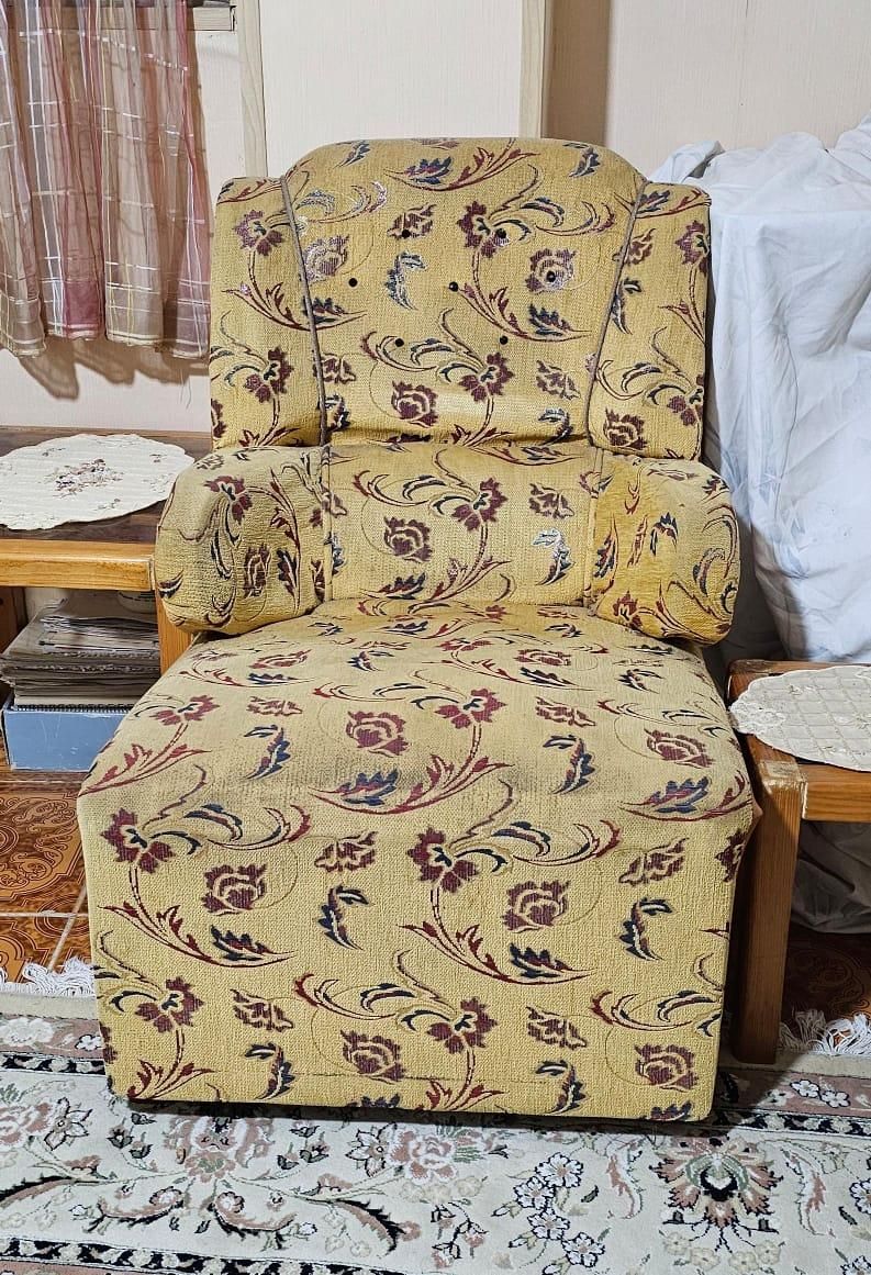 مبل راحتی ۷ نفره و میز عسلی|مبلمان خانگی و میز عسلی|لاهیجان, خمیر کلایه|دیوار